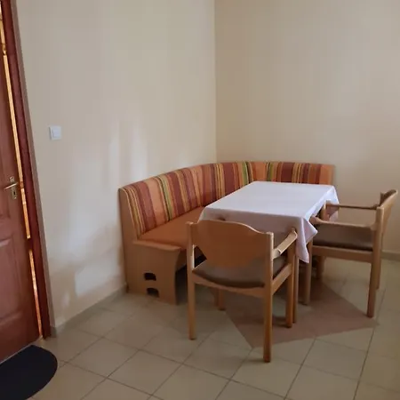 Tisza-tavirozsa Vendeghaz Apartment *