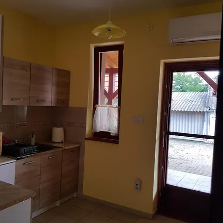 Tisza-tavirozsa Vendeghaz Apartament *