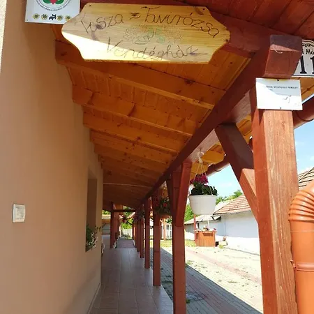 Tisza-tavirozsa Vendeghaz Apartment *