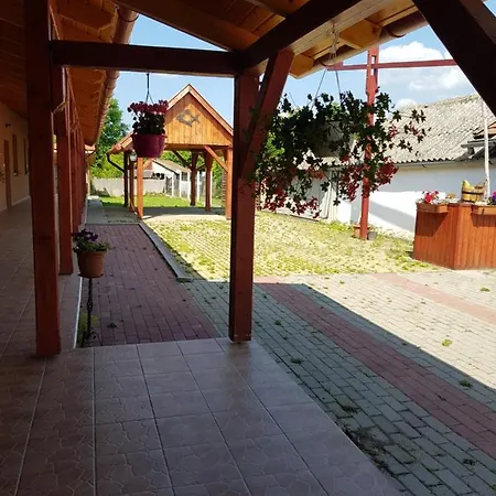 Tisza-tavirozsa Vendeghaz Apartament Tiszaszolos