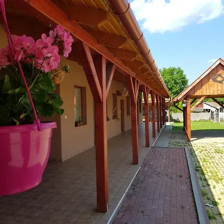 Apartment Tisza-tavirozsa Vendeghaz Tiszaszolos